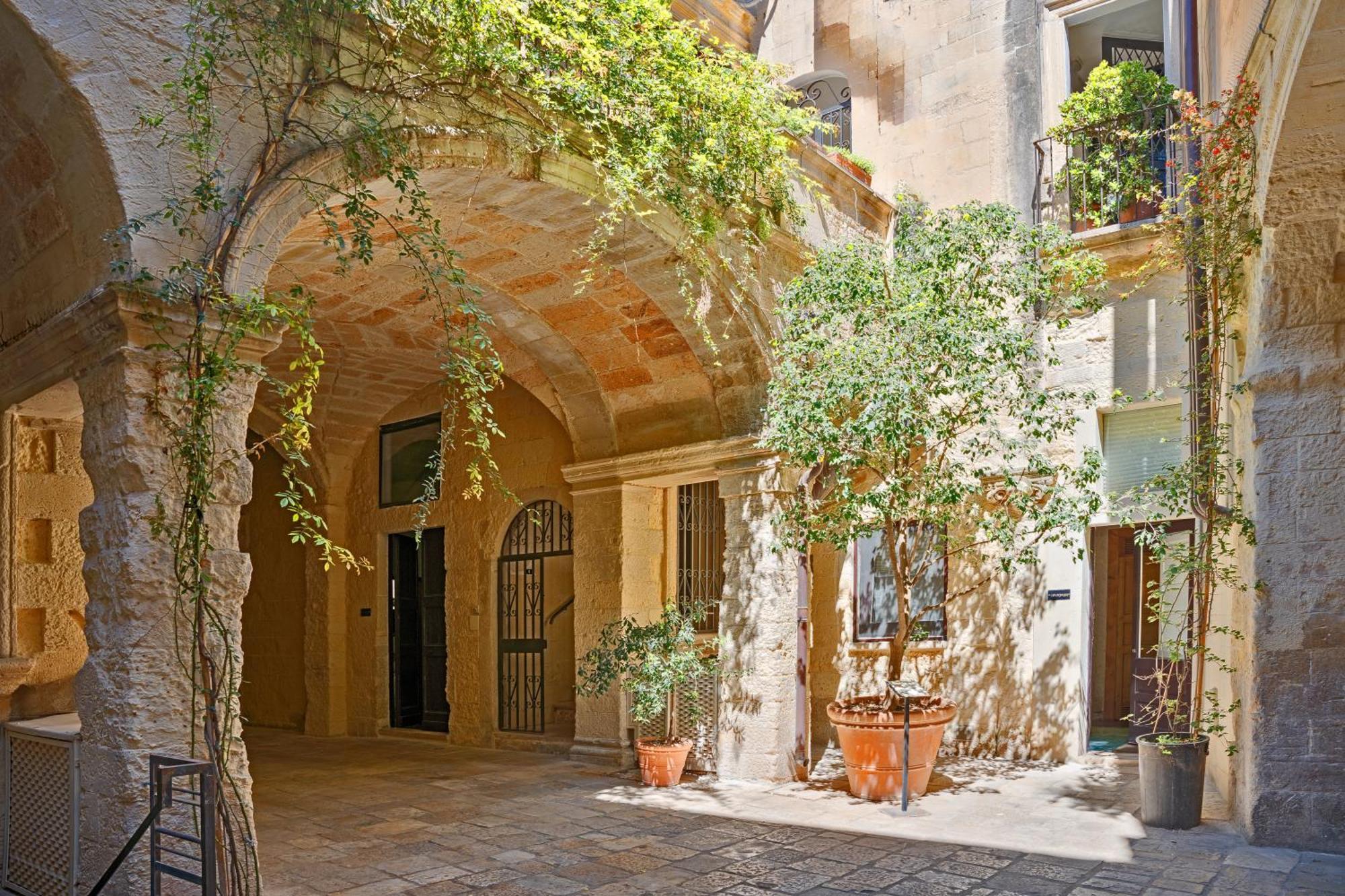 Bed and Breakfast Vico dei Bolognesi Palazzo Personè à Lecce Extérieur photo